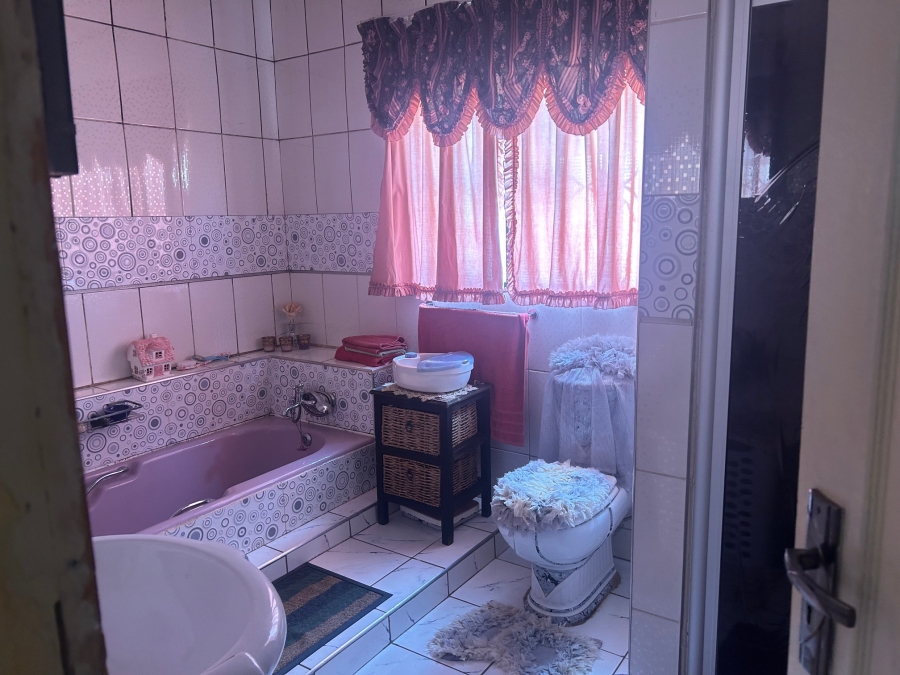 3 Bedroom Property for Sale in Viljoenskroon Free State